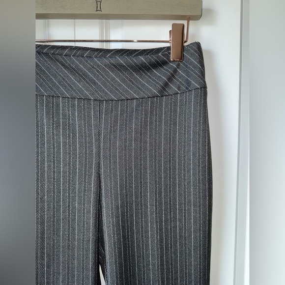 Suzy Shier Gray Pinstripe Pants - Picture 5 of 5